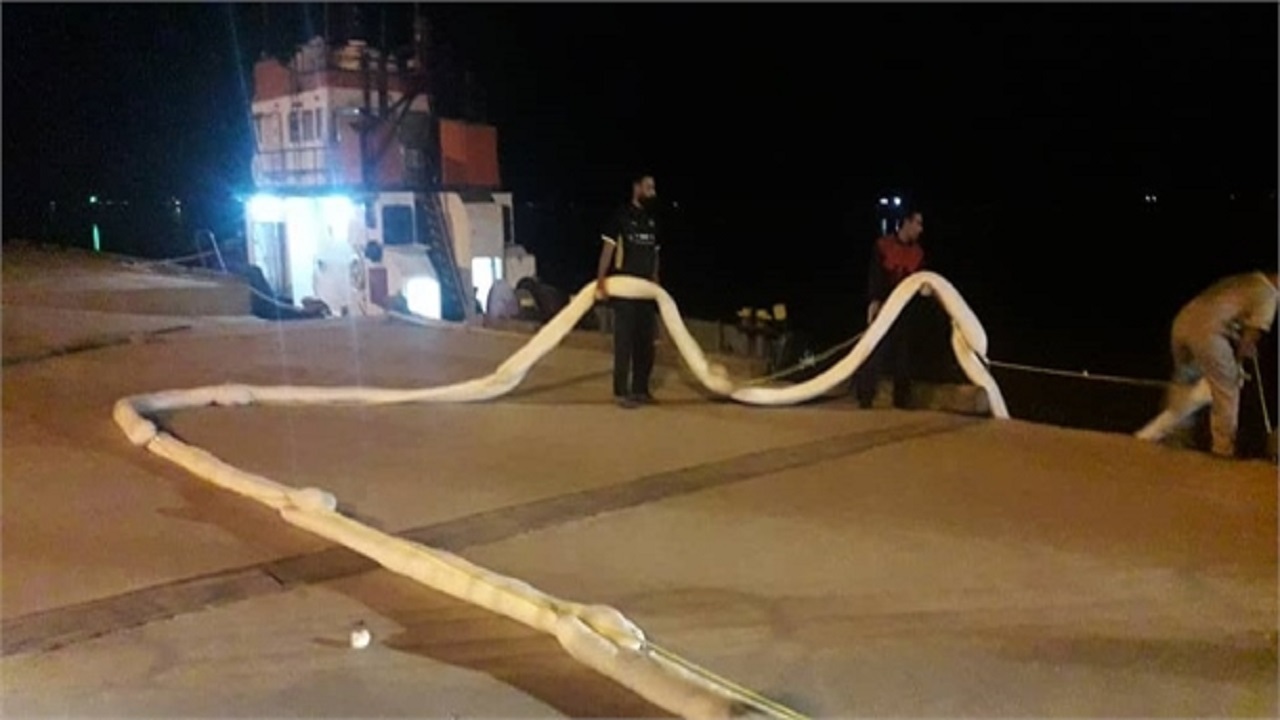 مهار آلودگی ناشی از مشتقات نفتی در اروند رود