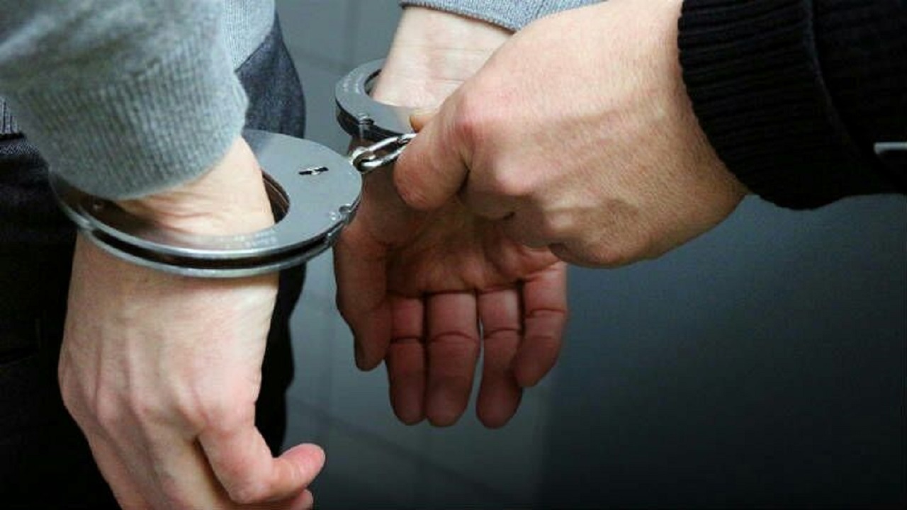 سارق موبایل قاپ در خرمشهر دستگیر شد