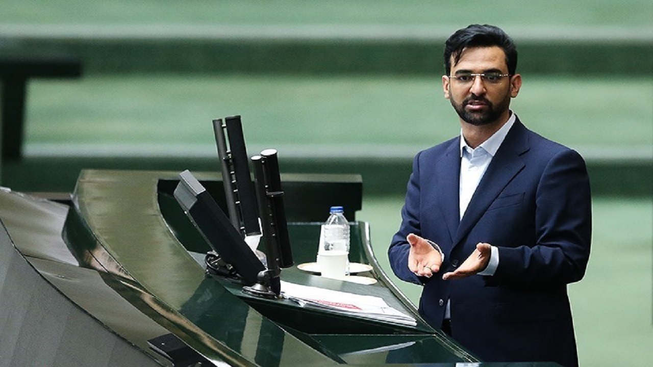 وزیر ارتباطات کارت زرد گرفت