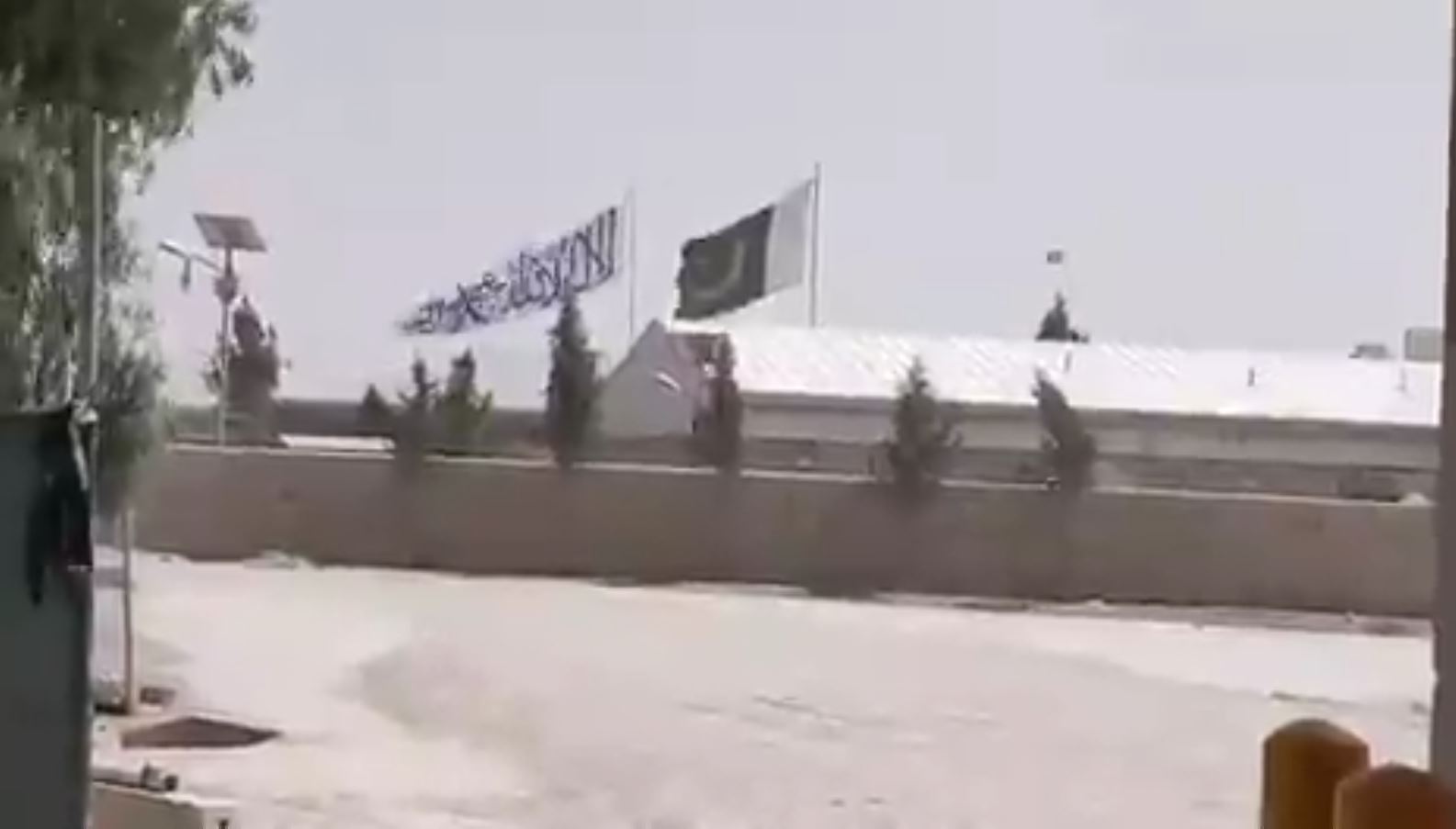 ویدئو: پرچم پاکستان و گروه طالبان در کنار هم!