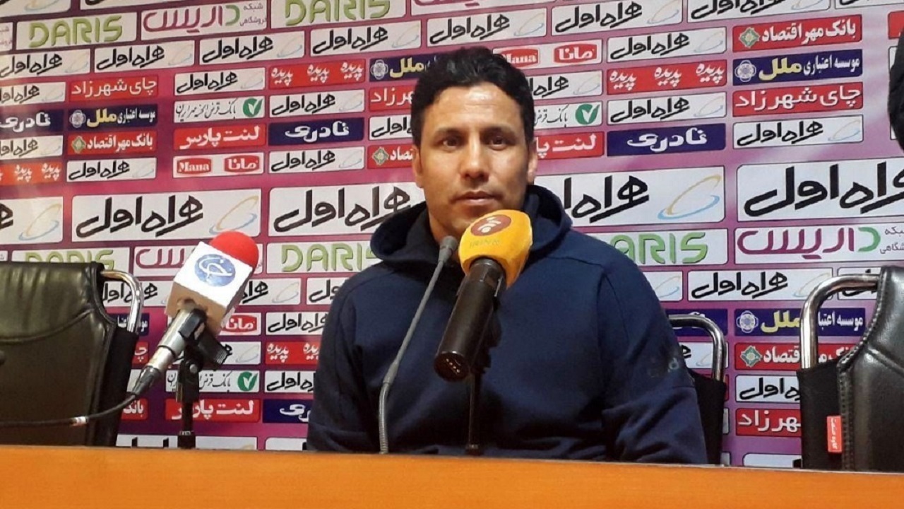 تارتار: فولاد کادر فنی خوبی دارد / هر ۲ باخت ما در دور برگشت لیگ با اشتباهات داوری رقم خورد