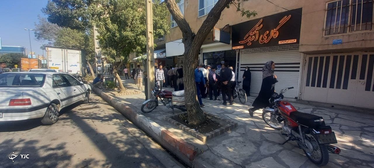 صف توزیع مرغ با چاشنی کرونا در قروه + تصاویر