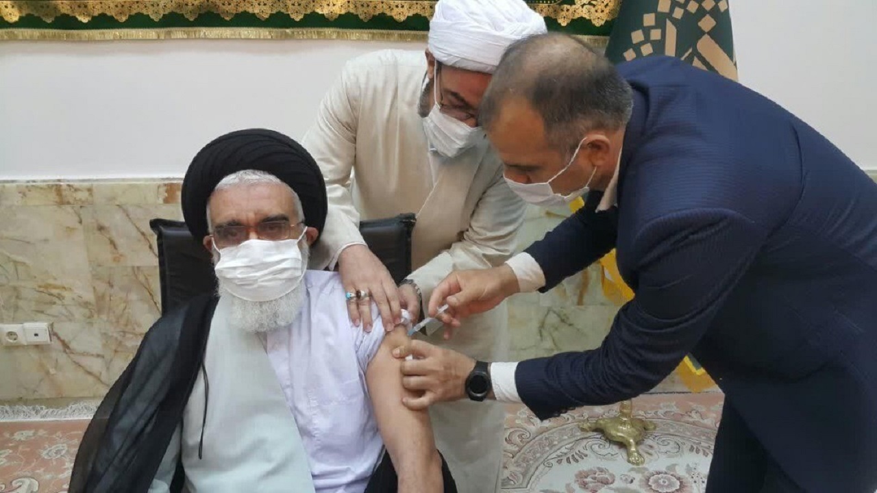 آیت الله سعیدی دز اول واکسن کوو ایران برکت را دریافت کرد
