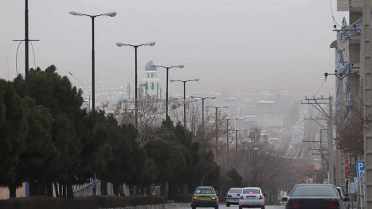 غبارآلودگی هوا در مناطق مرکزی اصفهان ادامه دارد