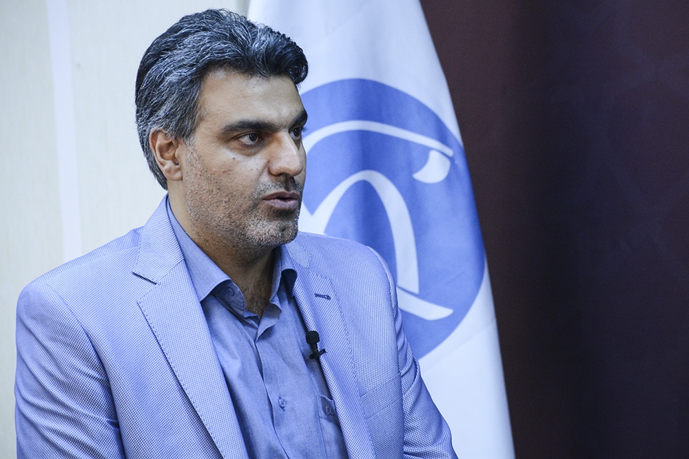 یییی