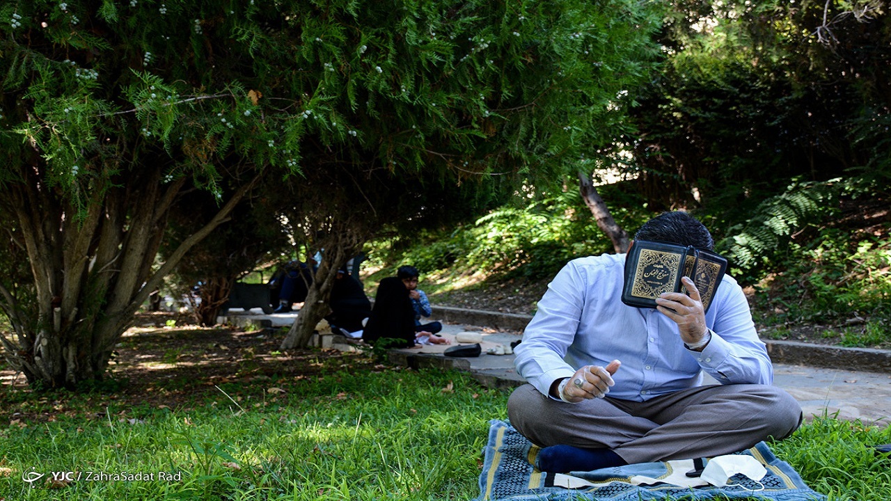زمزمه دوباره دعای عرفه و مناجات با پروردگار/ کرونا و فرصت بندگی عاشقانه‌ای که باز هم از دست نرفت + فیلم