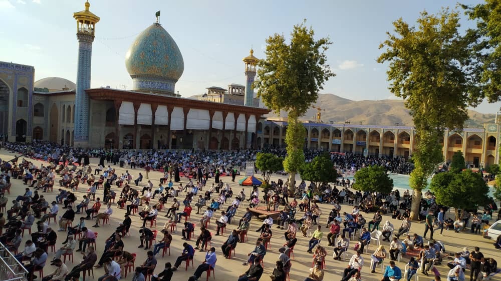 نوای دعای عرفه در حرم مطهر شاهچراغ (ع) طنین انداز شد