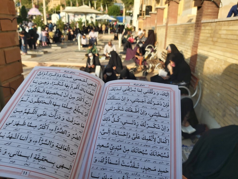 دعای عرفه درگلزارشهدا کرمان ودیگر اماکن مقدس کرمان