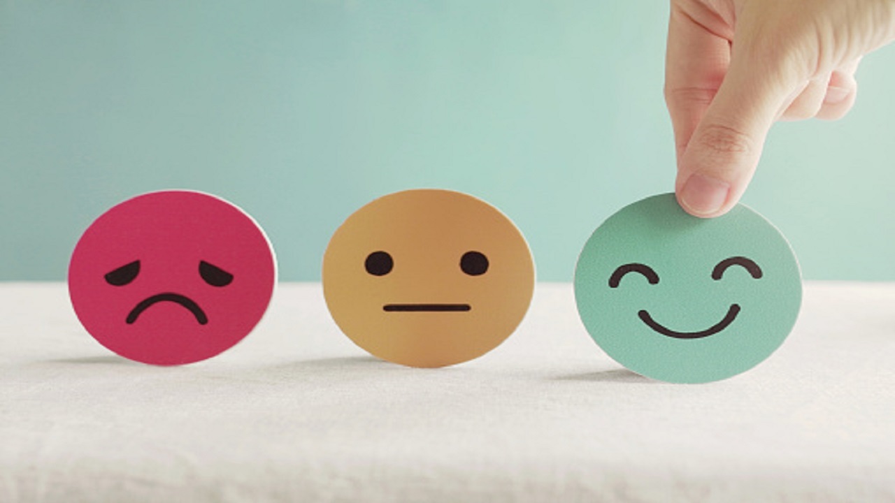 مثبت اندیشی افراطی چه تأثیری بر زندگی ما می‌گذارد؟