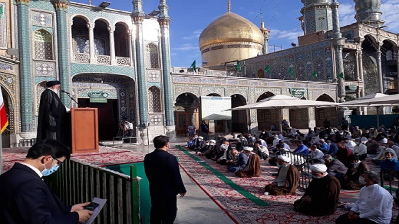 نماز عید قربان در حرم حضرت معصومه (س) اقامه شد +تصاویر
