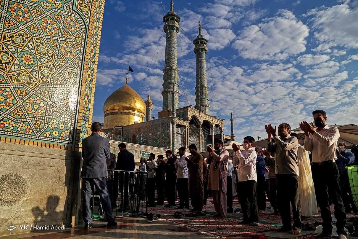 قرائت نماز عید فطر با رعایت دستورالعمل های بهداشتی+ فیلم
