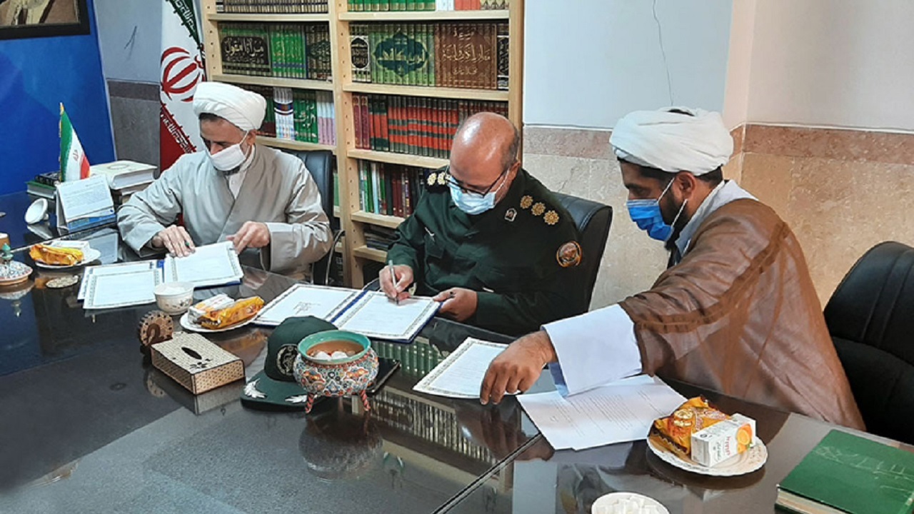 اطلاعات ۱۰۰ شهید و ایثارگر طلاب یزدی کتاب می‌شود