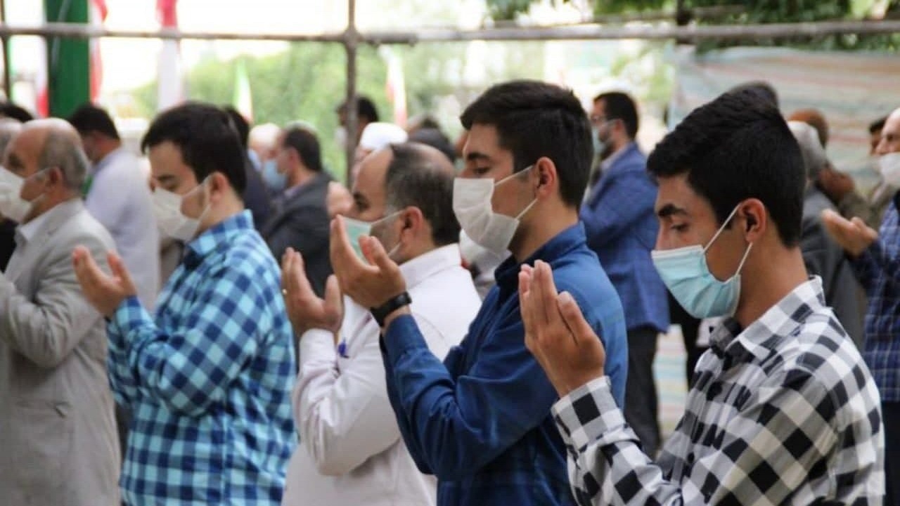 برگزاری نماز عید سعید قربان در جوار شهدای شهرستان اهر + تصاویر