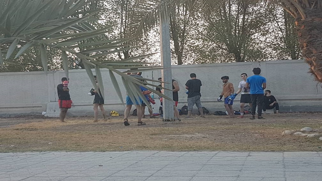 تمرین ورزشکاران خرمشهری در فضای باز و گرمای جنوب
