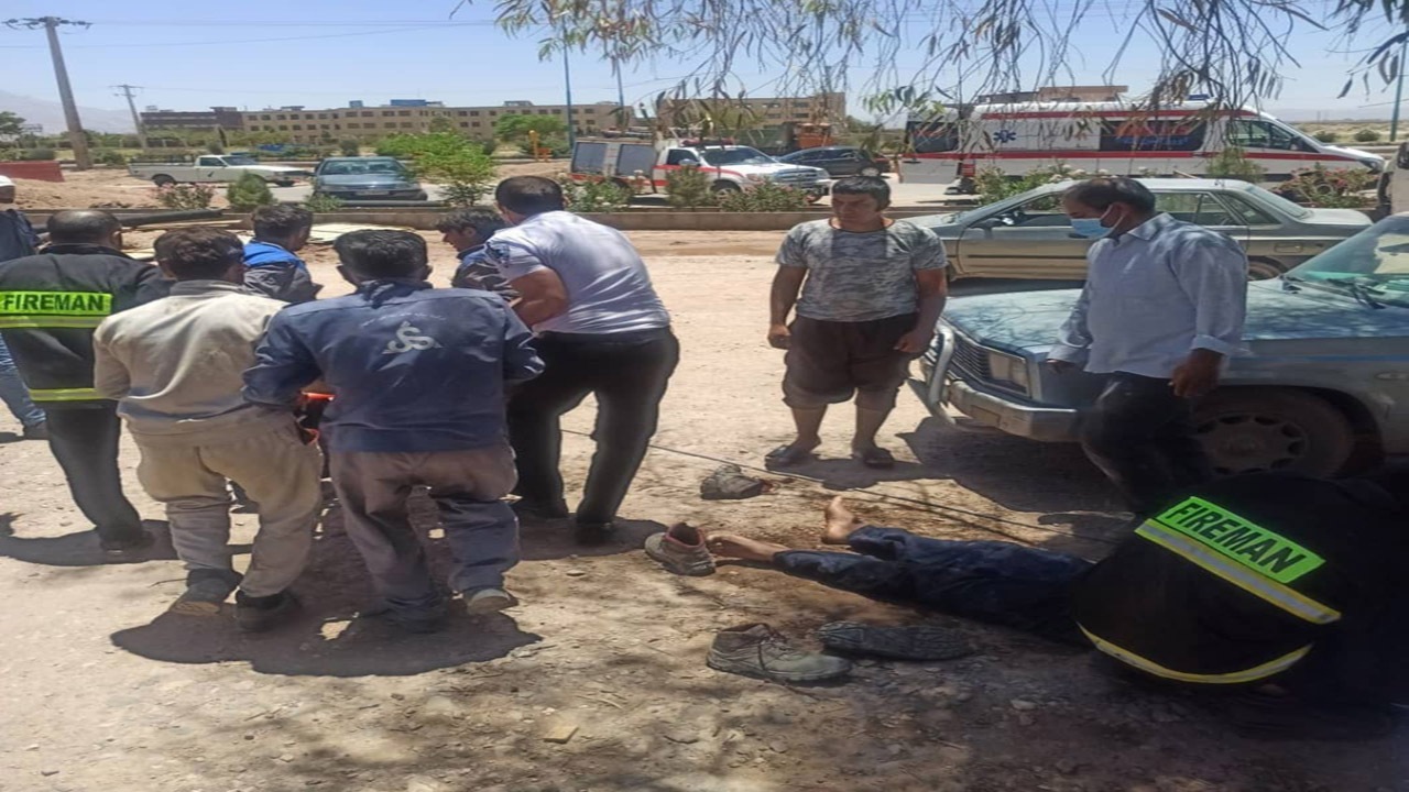 نجات دو کارگر حادثه‌دیده در پروژه فاضلاب شهری کرمان