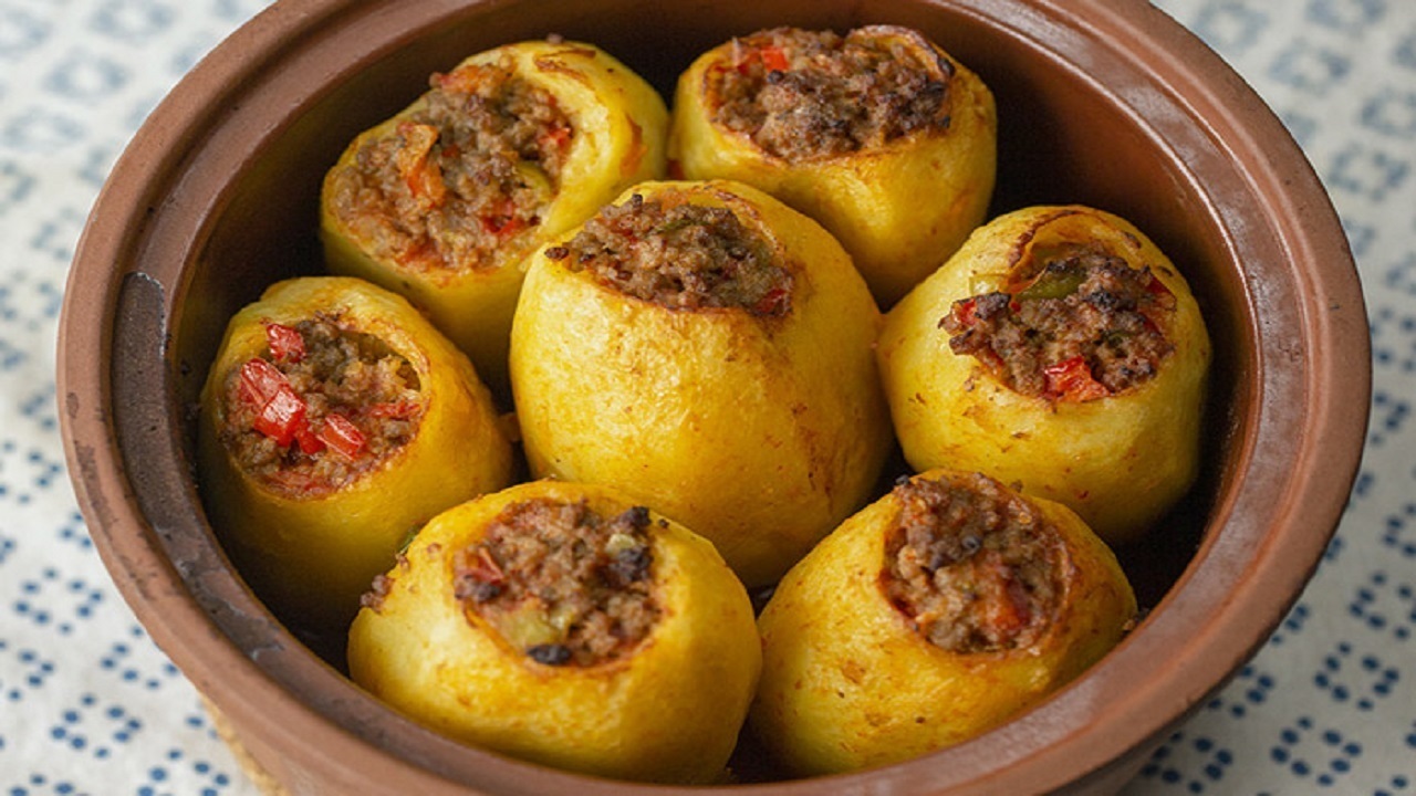 طرز تهیه دلمه سیب زمینی با لوبیا