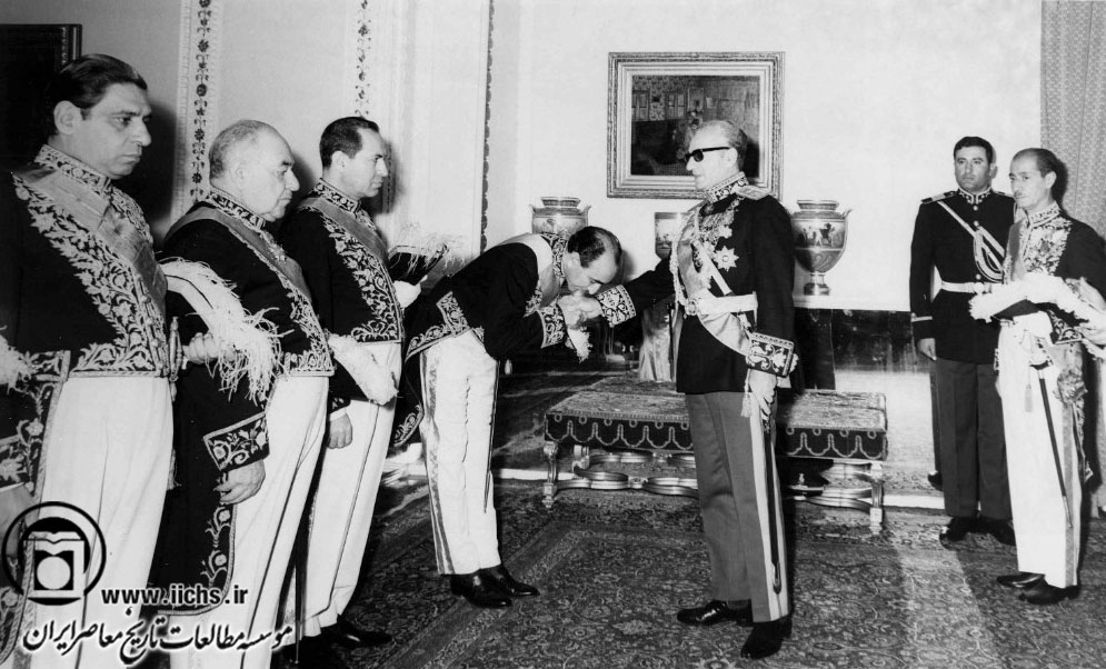 پماد خارش شاه از سوییس آمد، واکسن رهبر از ایران