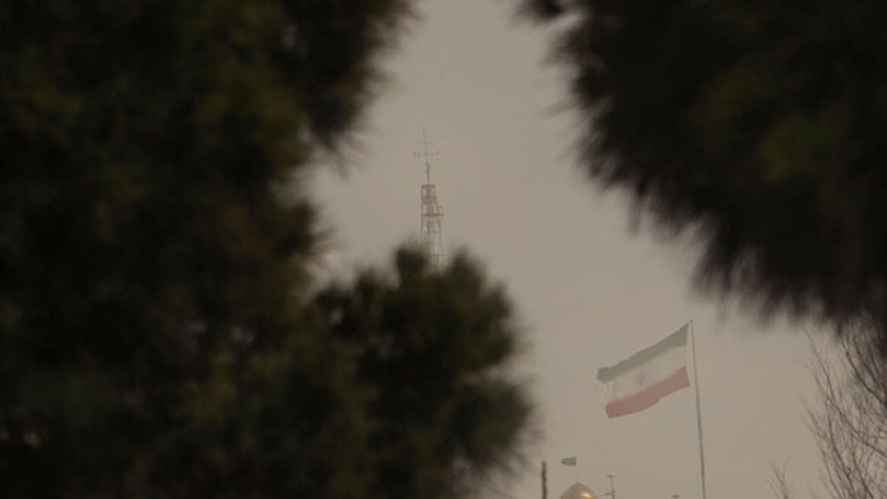 تداوم وزش باد و خیزش گرد و خاک در شرق و مرکز اصفهان