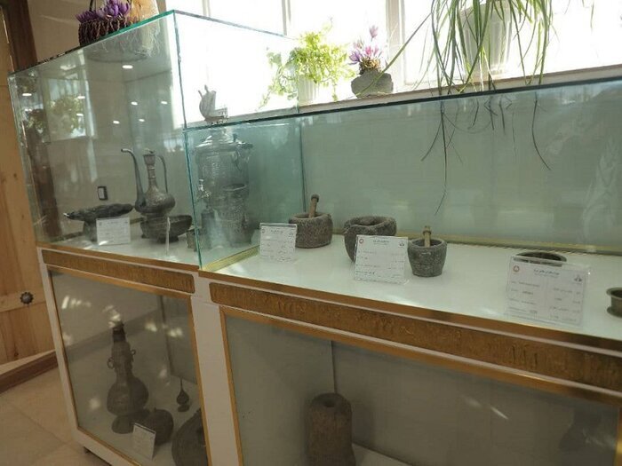 زعفران و موزه