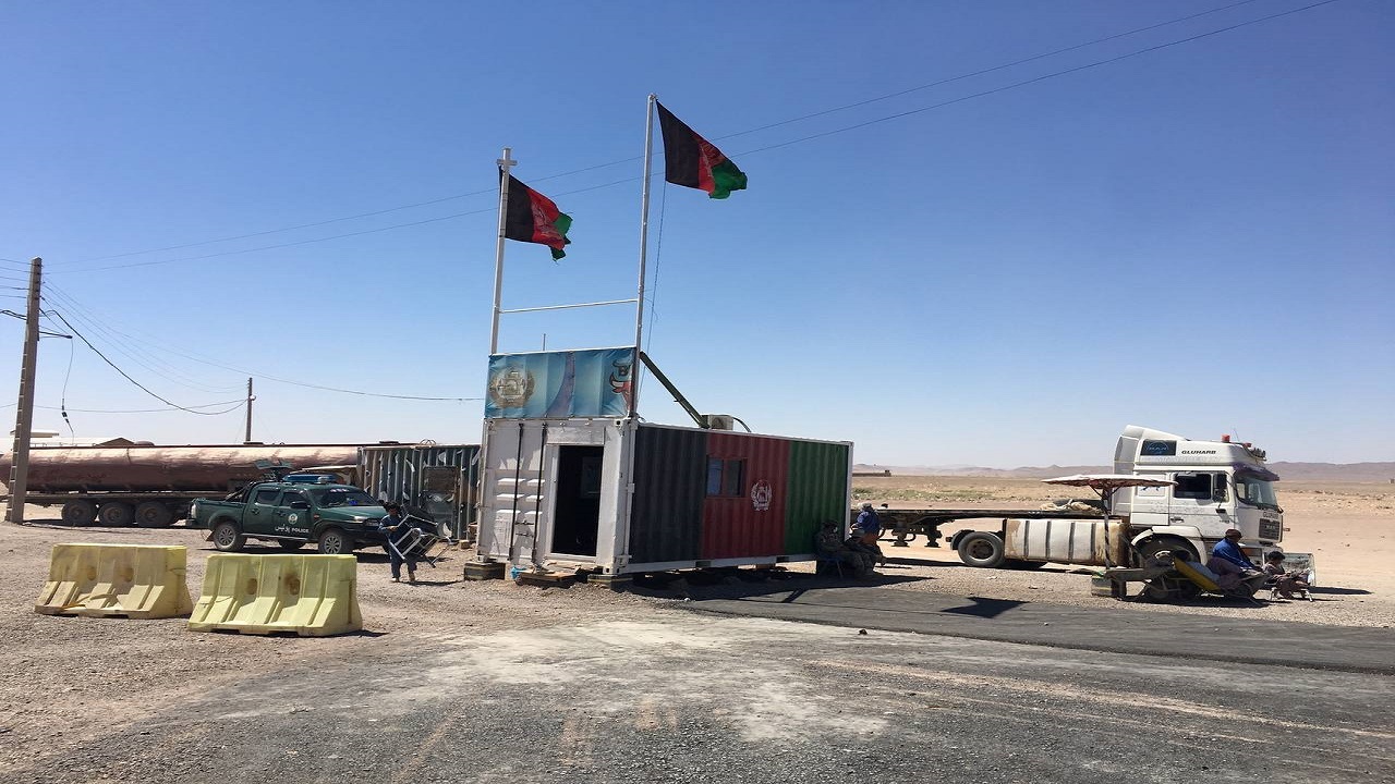 بازسازی و ترمیم اساسی جاده مرزی منطقه دوغارون_اسلام قلعه انجام شد+ عکس