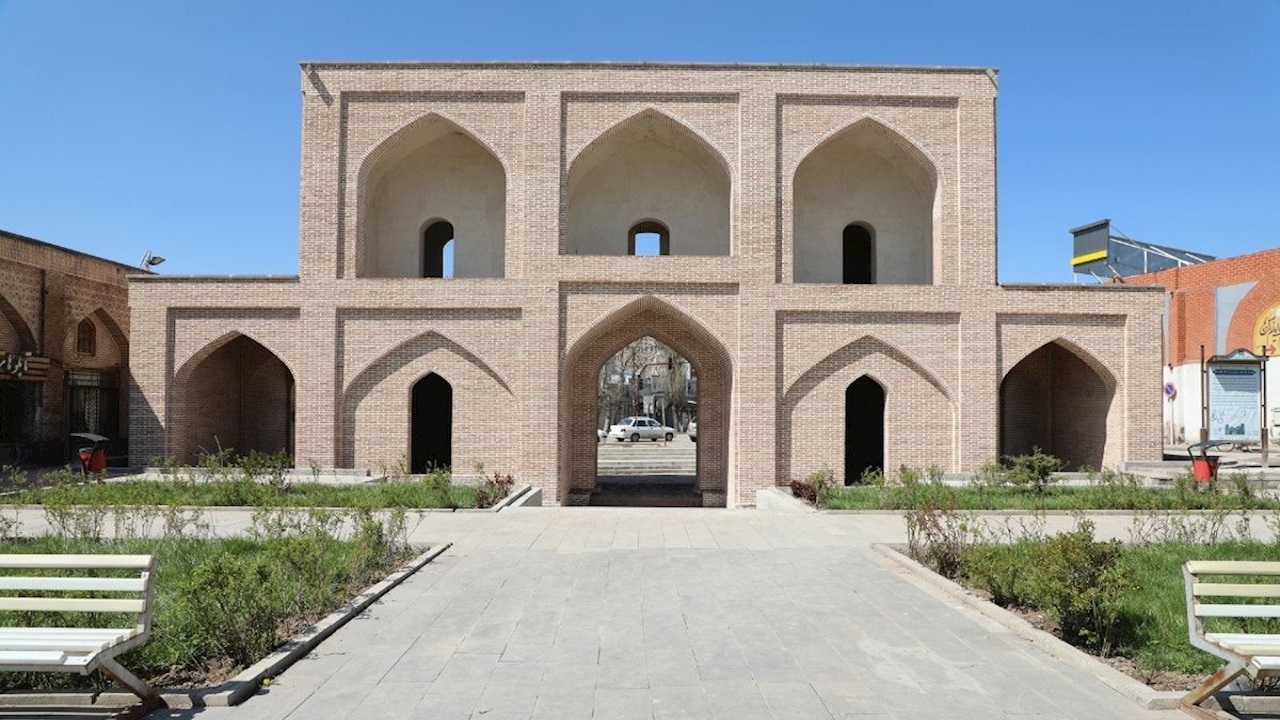 دروازه عالی قاپو اردبیل بعد از ۷۰ سال احیا شد