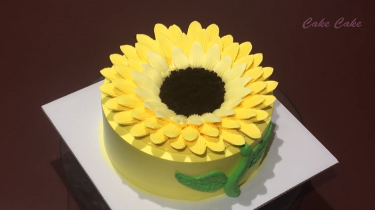 چگونه کیک گل آفتابگردان درست کنیم؟ + فیلم