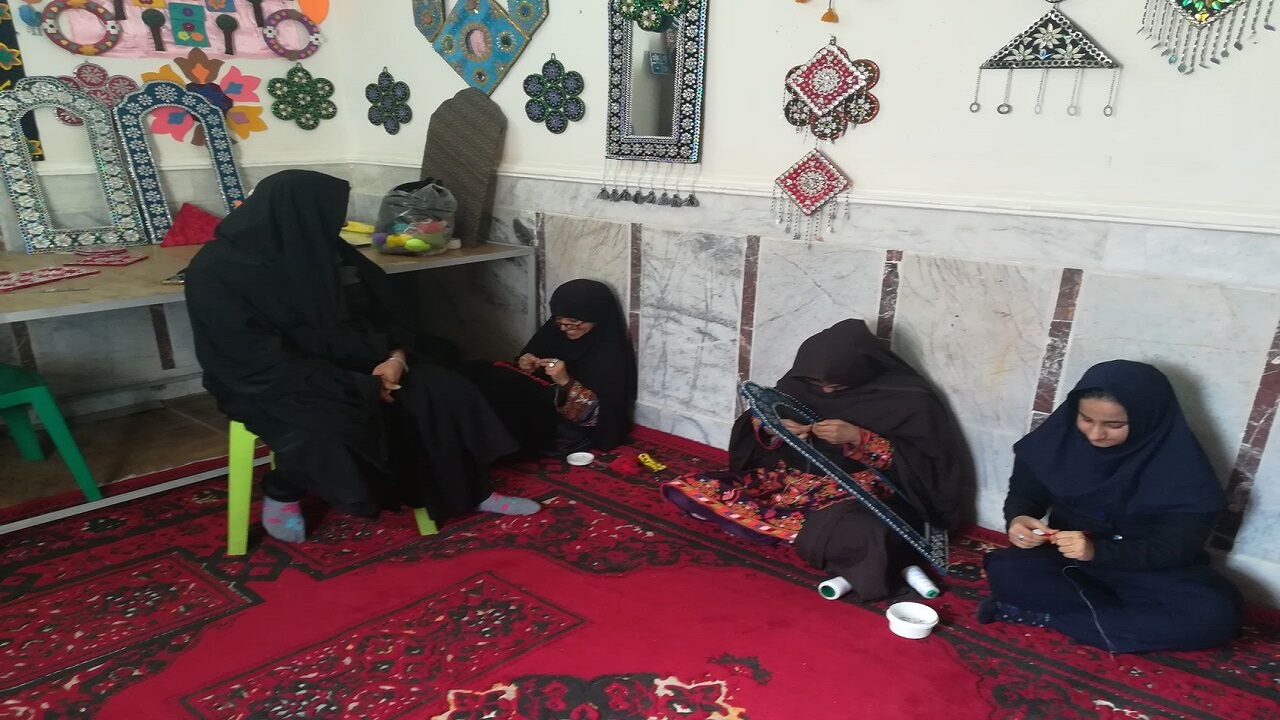 ٧٢٠ نفر از بانوان ایرانشهری بطور رسمی سوزن دوز هستند