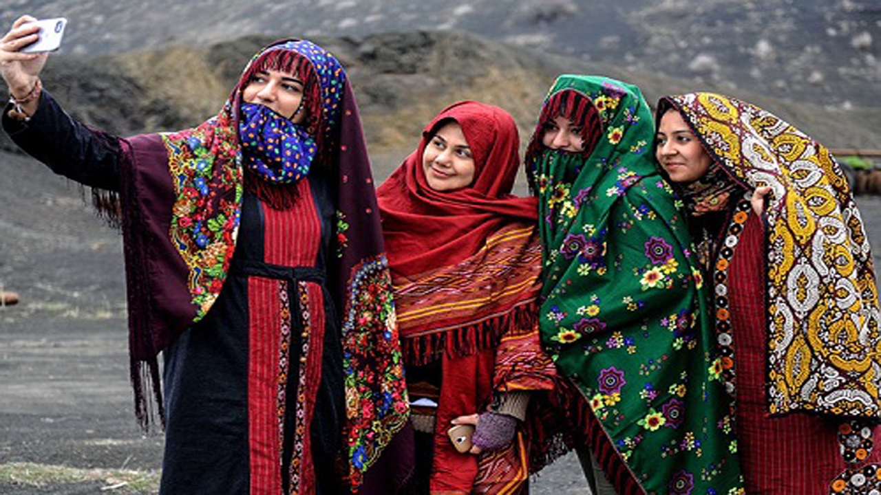 نقش و نگار های رنگارنگ، زینت لباس های محلی زنان و مردان خراسان شمالی