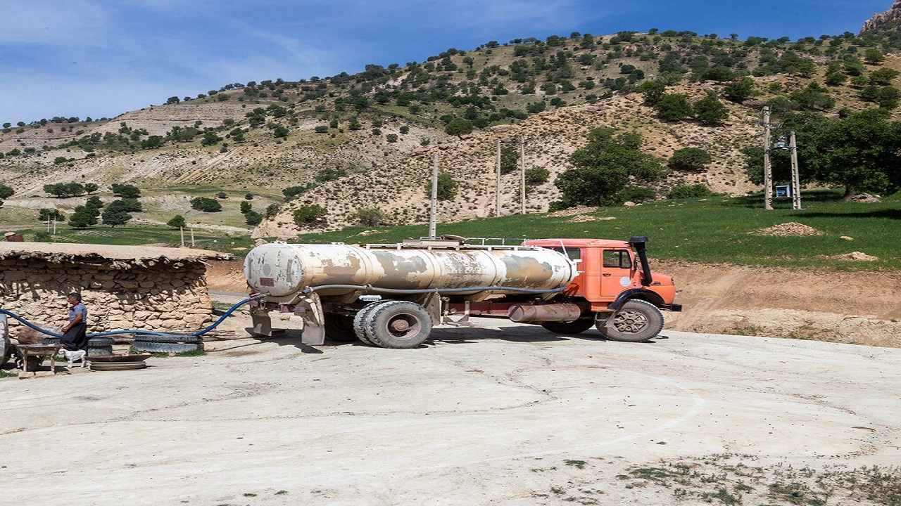 آبرسانی ۷۵ روستای اردستان با تانکر