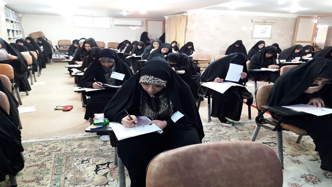 آزمون حوزه علمیه خواهران همدان برگزار شد