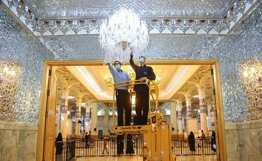 لوستر&zwnj;های پرمصرف حرم حضرت معصومه(س) از رده خارج شدند +تصاویر
