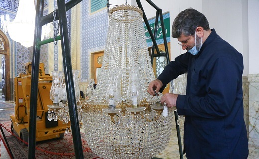 لوستر&zwnj;های پرمصرف حرم حضرت معصومه(س) از رده خارج شدند +تصاویر