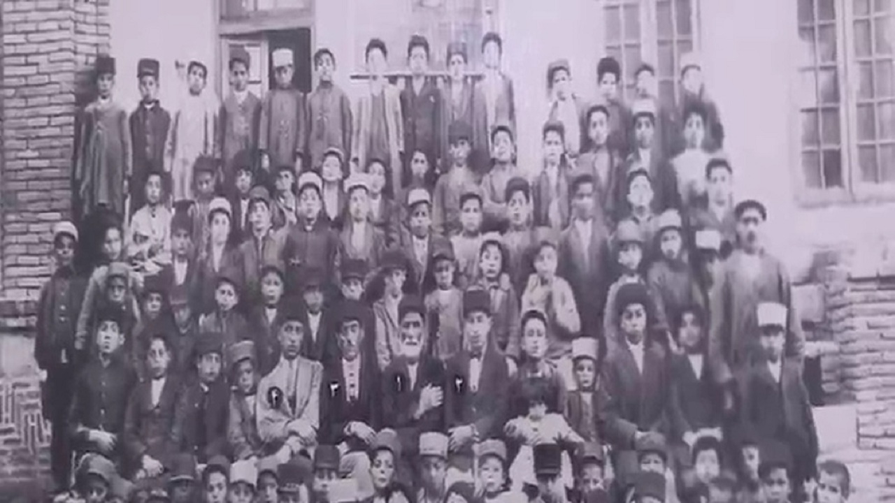 رونمایی از ۲۵ قطعه عکس تاریخی آموزش و پرورش مراغه