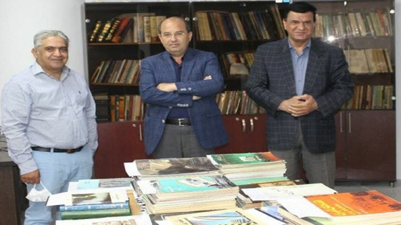 اهدای ۲۴۰ جلد کتاب و مجله‌ تخصصی به موزه بزرگ خراسان