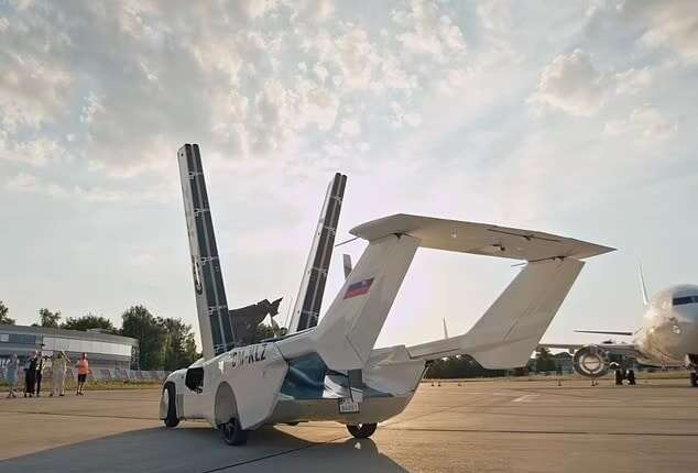تصویر خودروی پرنده خودروی Air Car در ۳ دقیقه به هواپیما تبدیل میشود + عکس