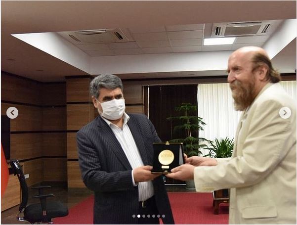 تقدیر از مدیر عامل موزه ارتباطات