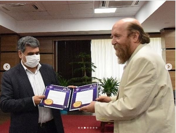 تقدیر از مدیر موزه ارتباطات