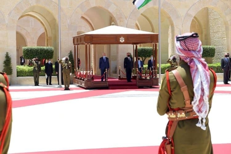 رئیس تشکیلات خودگردان به اردن رفت+ تصاویر