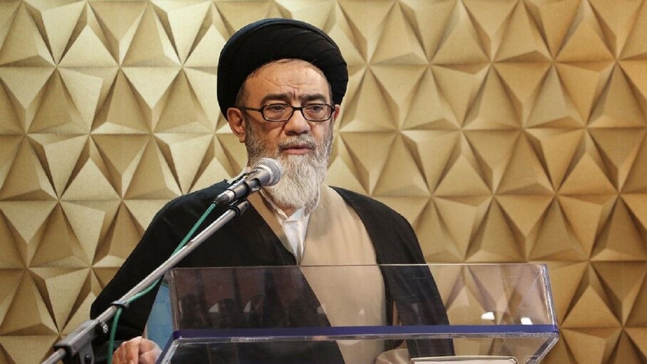 ائمه جمعه نقش پدری به جریانات سیاسی دارند