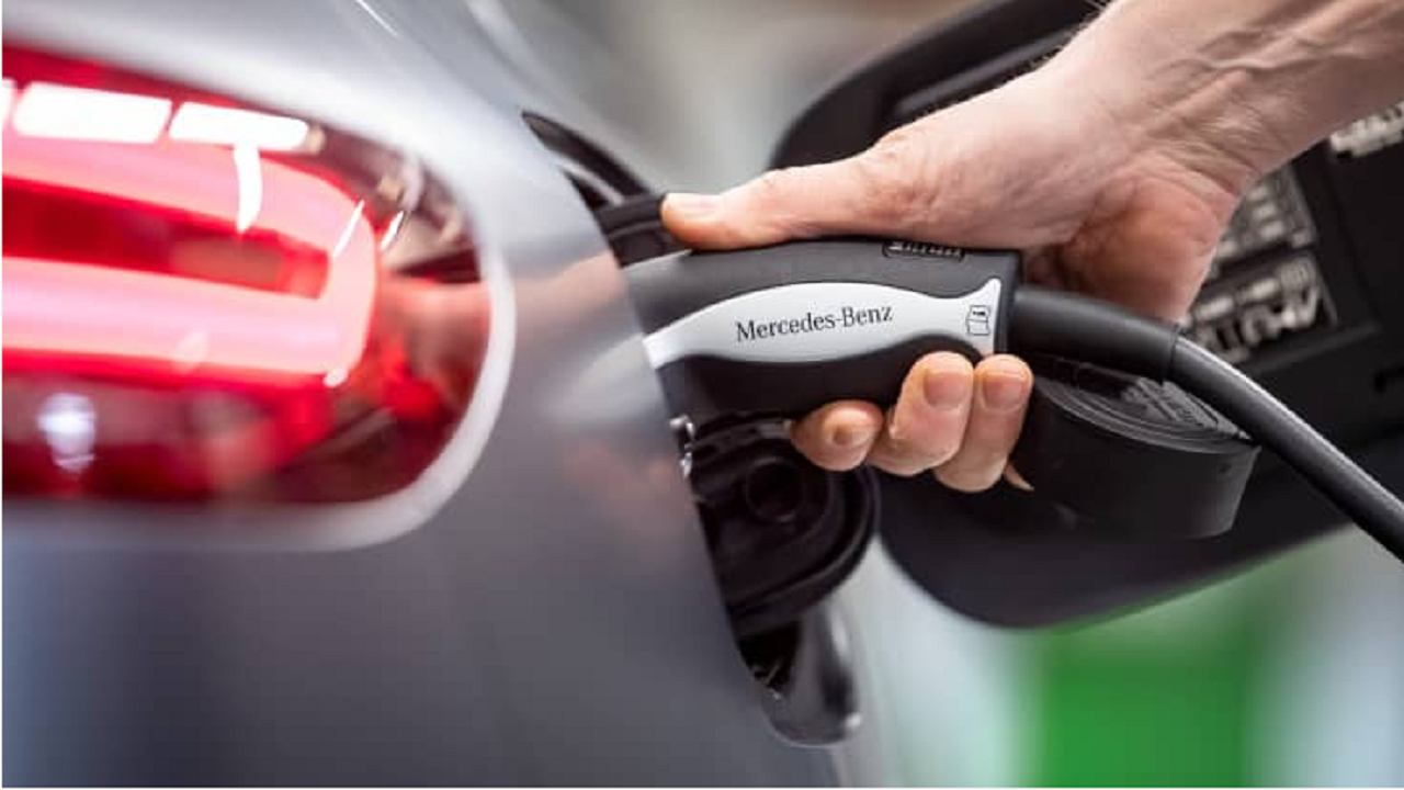 خداحافظی خودرو ها با سوخت فسیلی/ مرسدس بنز تا پایان این دهه برقی می شود