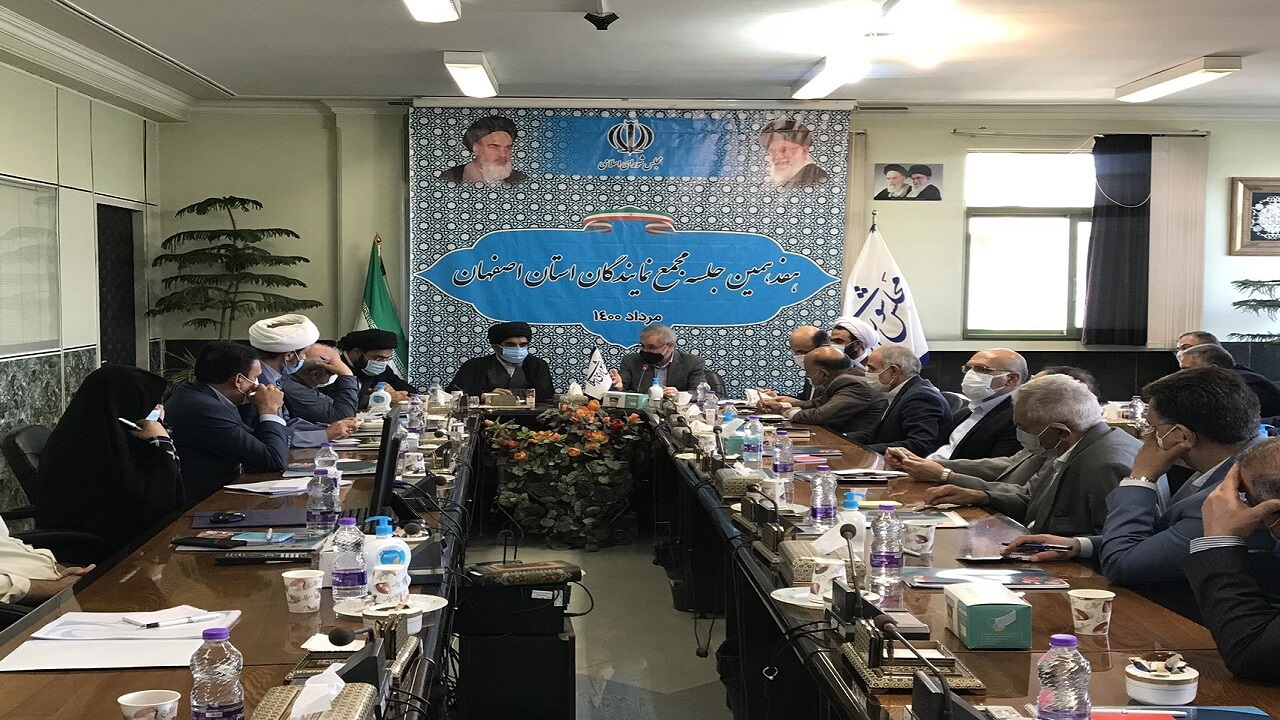صنایع آب‌ بَر باید حقابه کشاورزان اصفهانی را پرداخت کنند