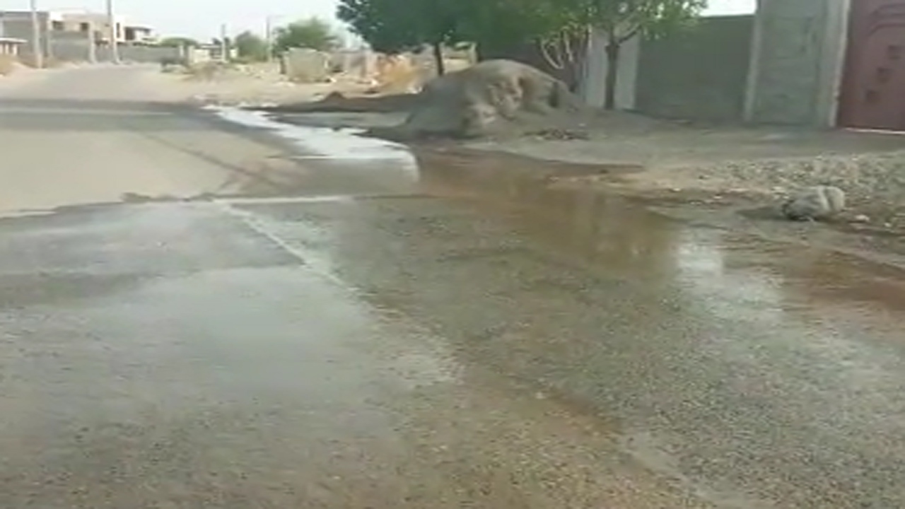 شکستگی لوله و هدررفت آب در جیرفت + فیلم