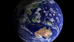 لحظه غرق شدن یک تپه یخی در آب + فیلم