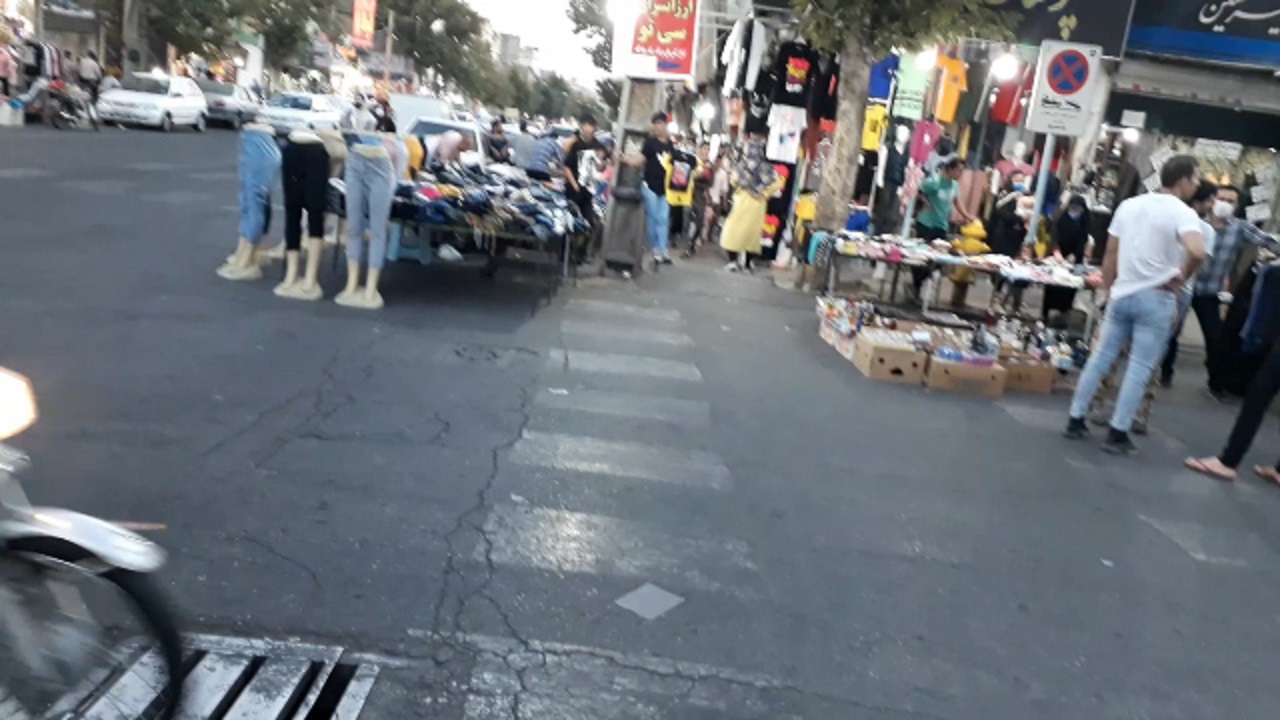 بی‌توجهی دست‌فروشان و مغازه‌داران به حقوق شهروندان در تهرانپارس + فیلم