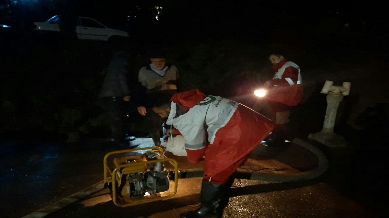 امدادرسانی به ۱۰ خانوار حادثه دیده سیل در مشگین شهر