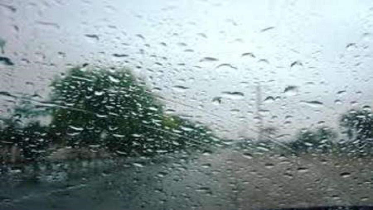 غرب و شرق اصفهان بارانی می‌شود