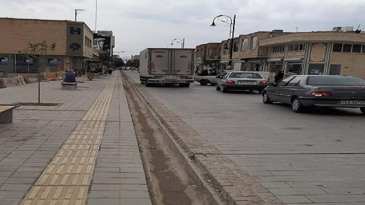تردد خودروها در پیاده راه امام سمنان صدای شهروندان را درآورد + فیلم و تصاویر