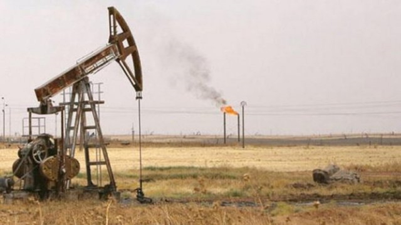 ادامه غارت منابع نفتی سوریه از سوی آمریکا/ نیروهای تحت حمایت واشنگتن هدف قرار گرفته شدند