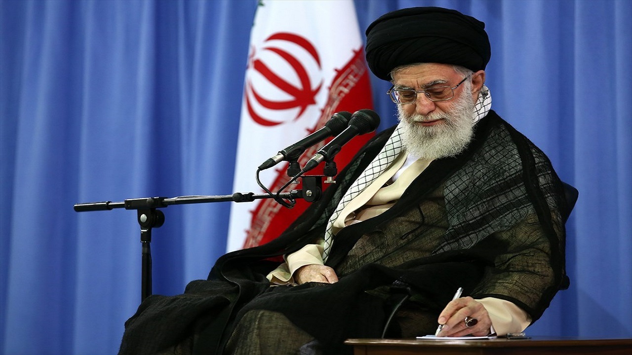 رهبر انقلاب حکم ریاست جمهوری رئیسی را تنفیذ کردند