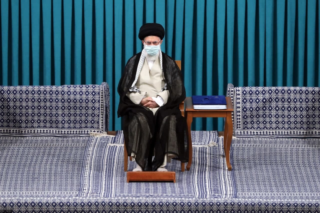 مراسم تنفیذ، نشانه آرامش حاکم بر کشور و مردم است/ با جنگ روانی می‌خواهند افکار عمومی را دستکاری و در اختیار بگیرند/ با مردم صادقانه گفت‌وگو کنید